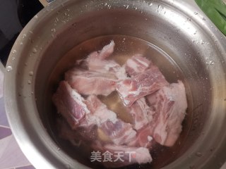 排骨土豆炖宽粉步骤1