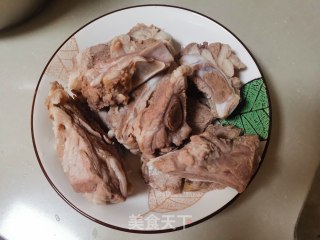 排骨土豆炖宽粉步骤2