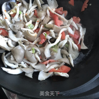 家常番茄炒蘑菇步骤6