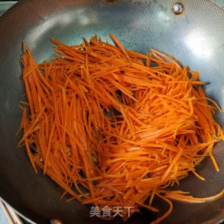 家常炒胡萝卜丝步骤5