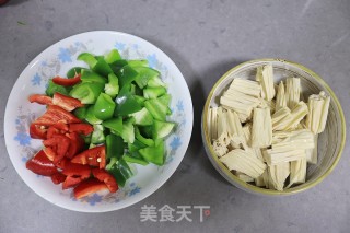 辣椒炒腐竹步骤2