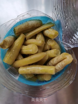 酸豆角辣椒炒肉步骤4