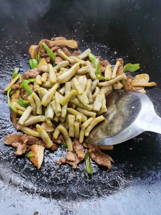 酸豆角辣椒炒肉步骤8