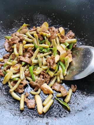 酸豆角辣椒炒肉步骤9
