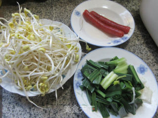大蒜香肠炒黄豆芽步骤1