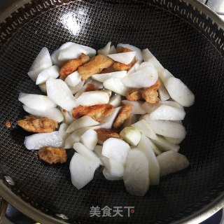 油渣烧萝卜步骤2