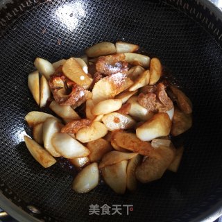 油渣烧萝卜步骤3