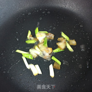 虾皮香芹炒萝卜步骤6