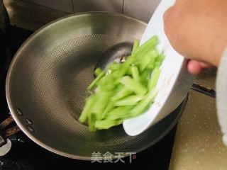 青椒炒豆干步骤5
