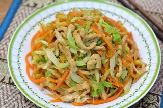 肉丝胡萝卜圆白菜步骤7