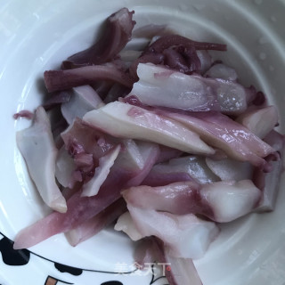 黑胡椒青椒炒章鱼步骤2