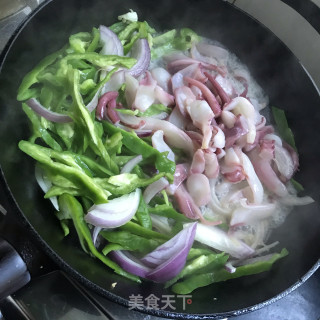 黑胡椒青椒炒章鱼步骤5