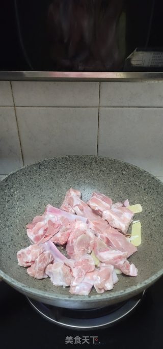 胡萝卜烧肋排步骤3