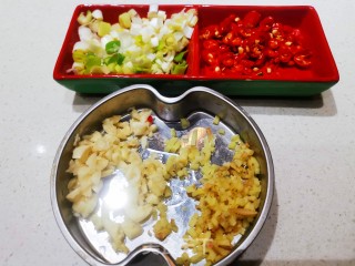 蒜蓉炒花甲步骤2
