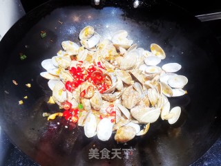 蒜蓉炒花甲步骤5