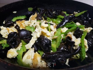 苦瓜木耳炒鸡蛋步骤5