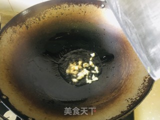 蒜香萝卜缨步骤2