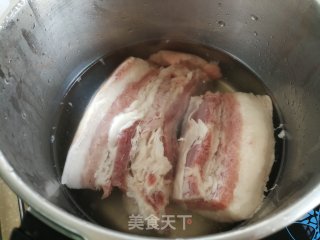 胡萝卜青菜炒回锅肉步骤2