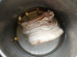 胡萝卜青菜炒回锅肉步骤3