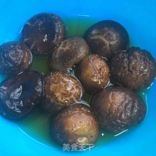 板栗香菇红烧肉步骤2