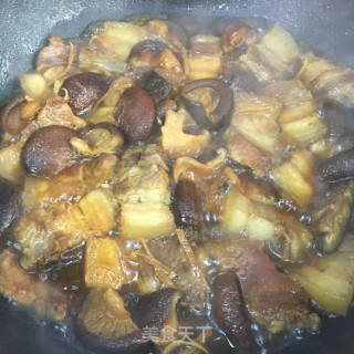板栗香菇红烧肉步骤10
