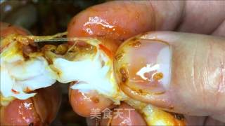 干锅香辣虾，做法简单，虾肉鲜甜，酱汁香辣，唆着手指越吃越香。步骤16
