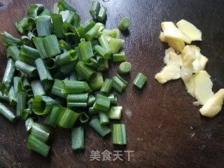 洛神花酱烧金鲳鱼步骤2