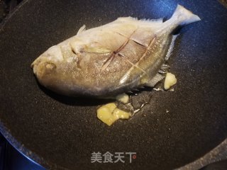 洛神花酱烧金鲳鱼步骤5