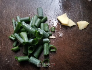鲜鱿炒黄豆芽步骤7