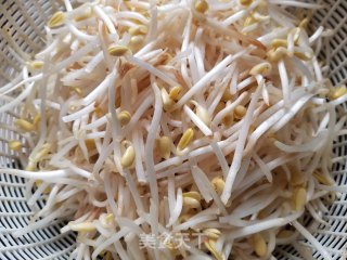 鲜鱿炒黄豆芽步骤6