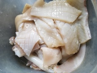 鲜鱿炒黄豆芽步骤4