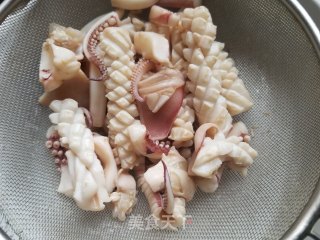 鲜鱿炒黄豆芽步骤9
