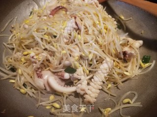 鲜鱿炒黄豆芽步骤14