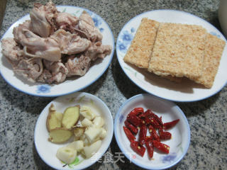 锅巴三黄鸡步骤1