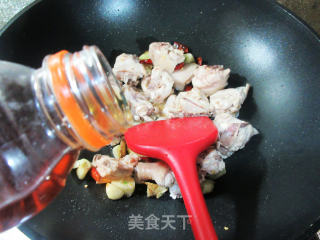 锅巴三黄鸡步骤4