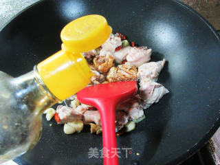 锅巴三黄鸡步骤5