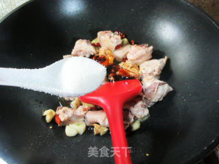 锅巴三黄鸡步骤8
