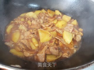 土豆片炖回锅肉步骤6