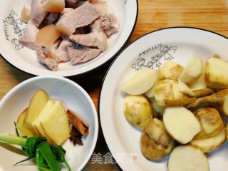 软糯香甜，好吃入味的茨菇红烧肉步骤3