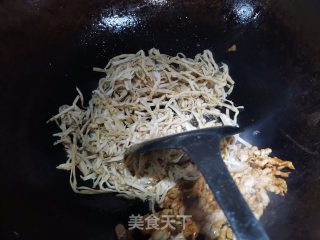 韭黄笋子炒肉步骤2