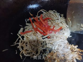 韭黄笋子炒肉步骤3