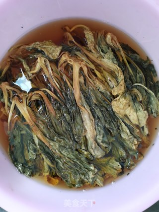五花肉烧菜干步骤1
