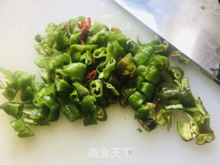 辣子滑油鸡丁步骤1