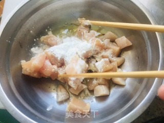 辣子滑油鸡丁步骤2