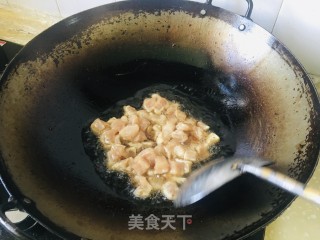 辣子滑油鸡丁步骤3