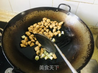 辣子滑油鸡丁步骤4