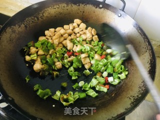 辣子滑油鸡丁步骤5