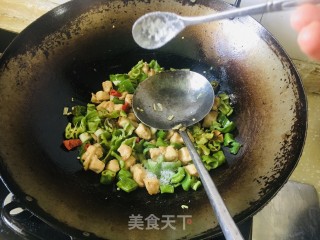 辣子滑油鸡丁步骤8