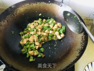 辣子滑油鸡丁步骤9
