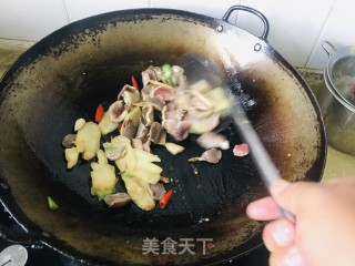 泡椒仔姜炒鸡胗步骤6